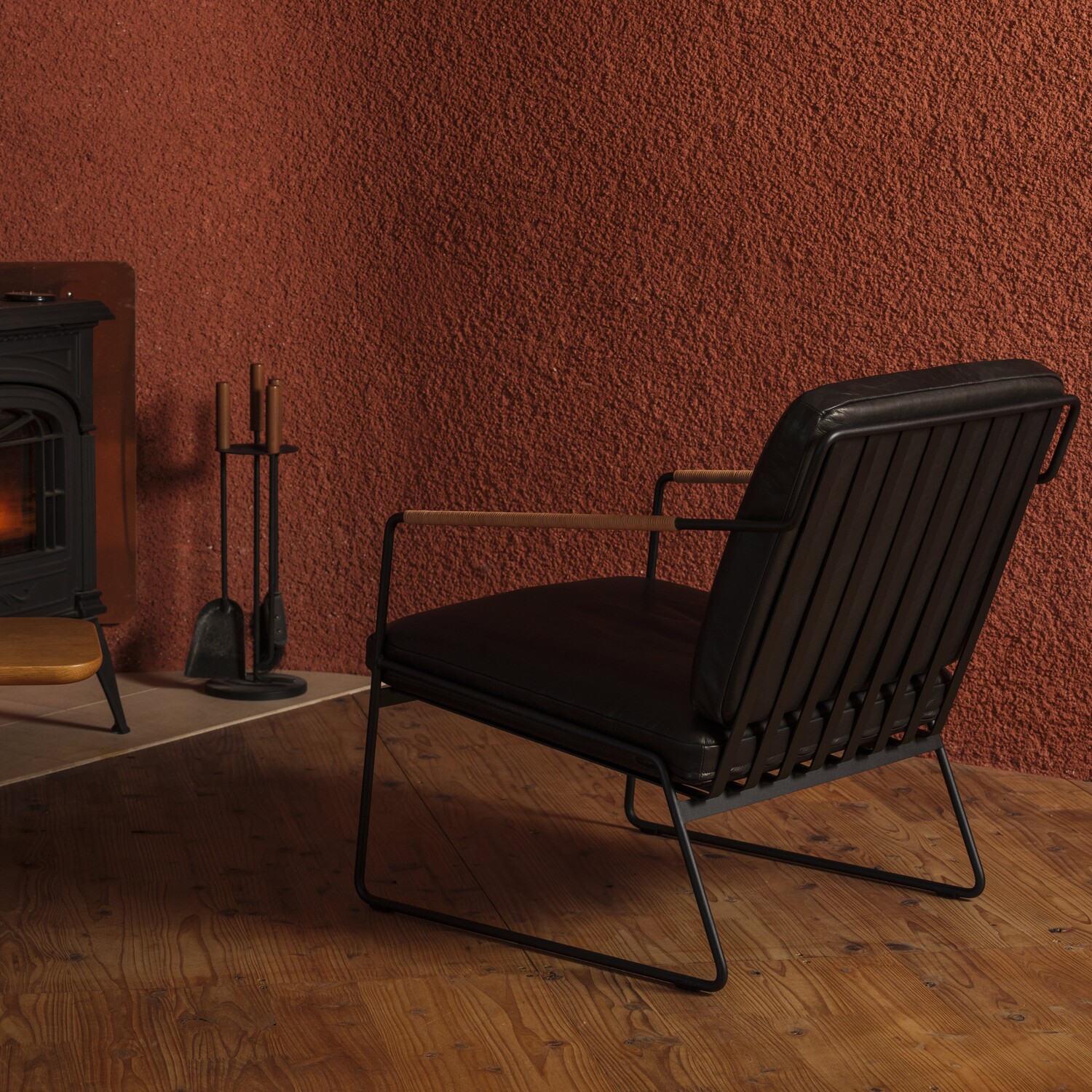 ※写真は下記仕様になります。<br />
<br />
フレームカラー：サンドブラック<br />
張地：牛革 Santeria Black301（Bランク）