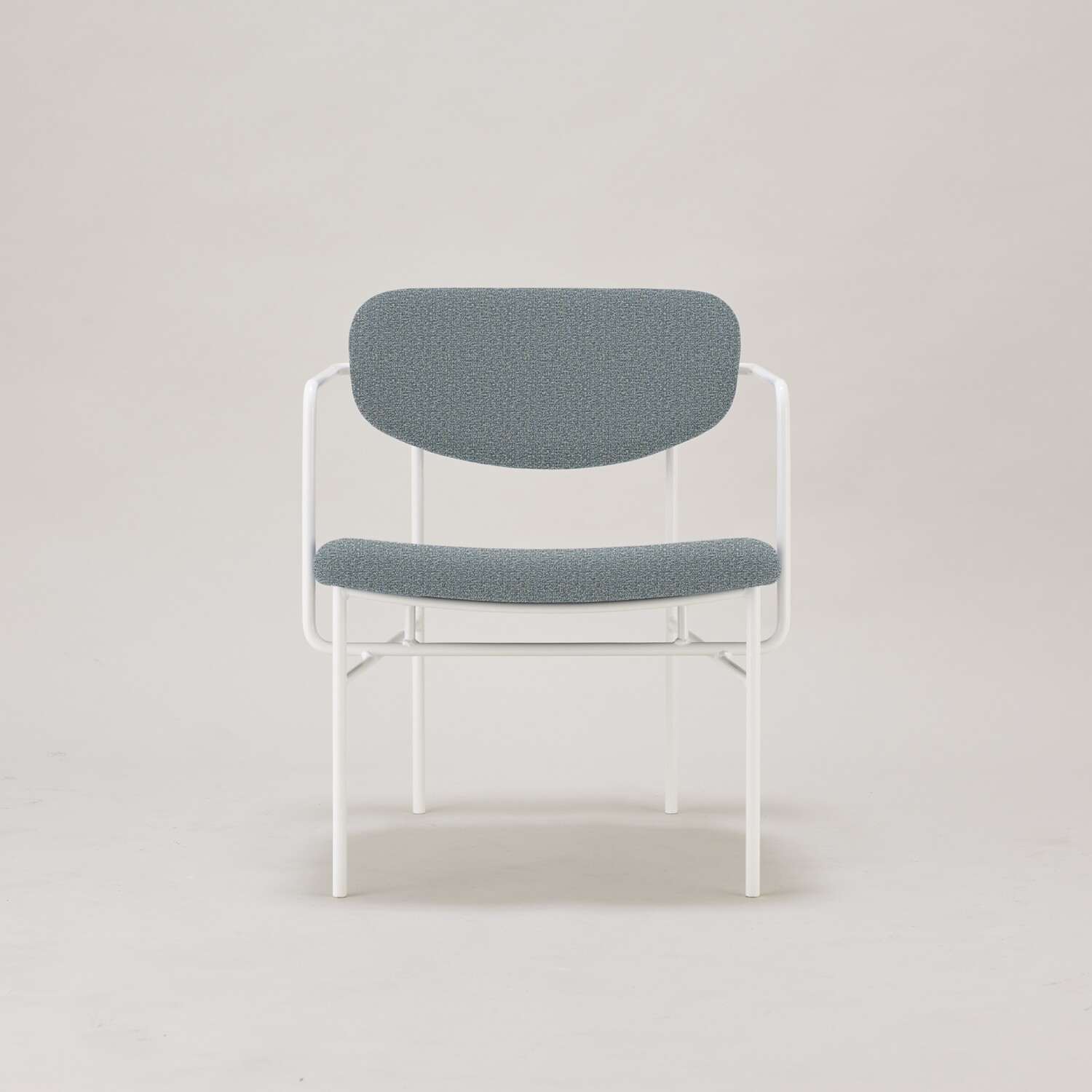 フレームカラー：サンドホワイト<br />
張地：アマラルAC UP5583（AAランク）