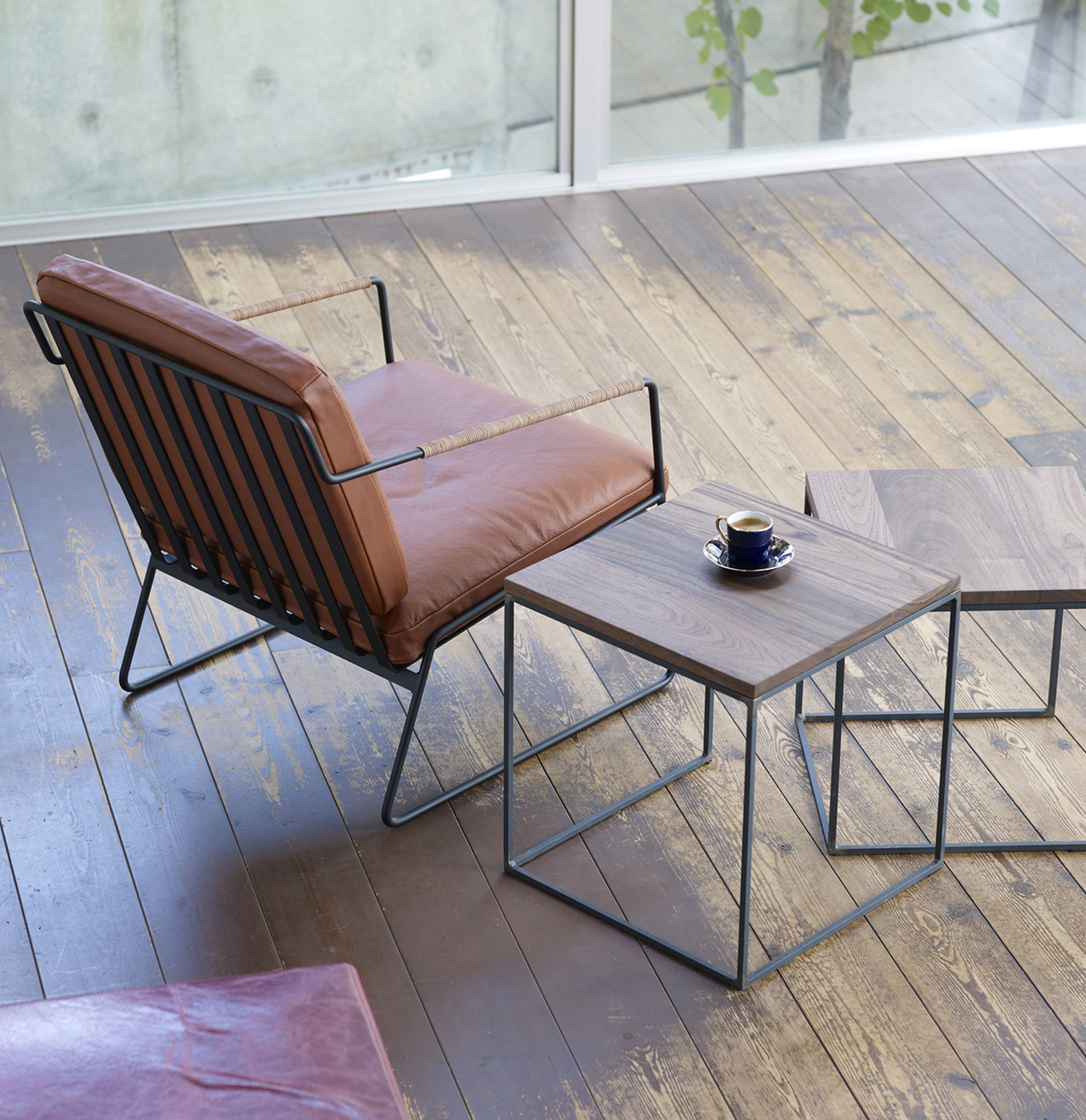 ※写真は下記仕様になります。<br />
<br />
フレームカラー：サンドブラック<br />
張地：特注張地